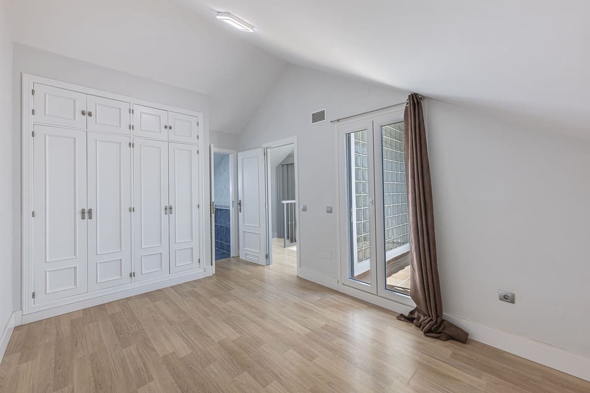 Pareado de 4 habitaciones en Marbella en venta con piscina garaje - 825.000 € (Ref: 9540035)