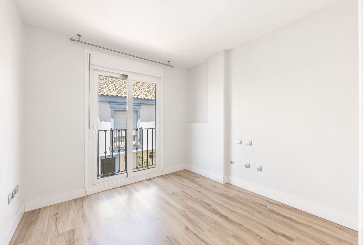 4 chambre Villa/Maison Semi-Mitoyenne à vendre à Marbella avec piscine garage - 795 000 € (Ref: 9540035)