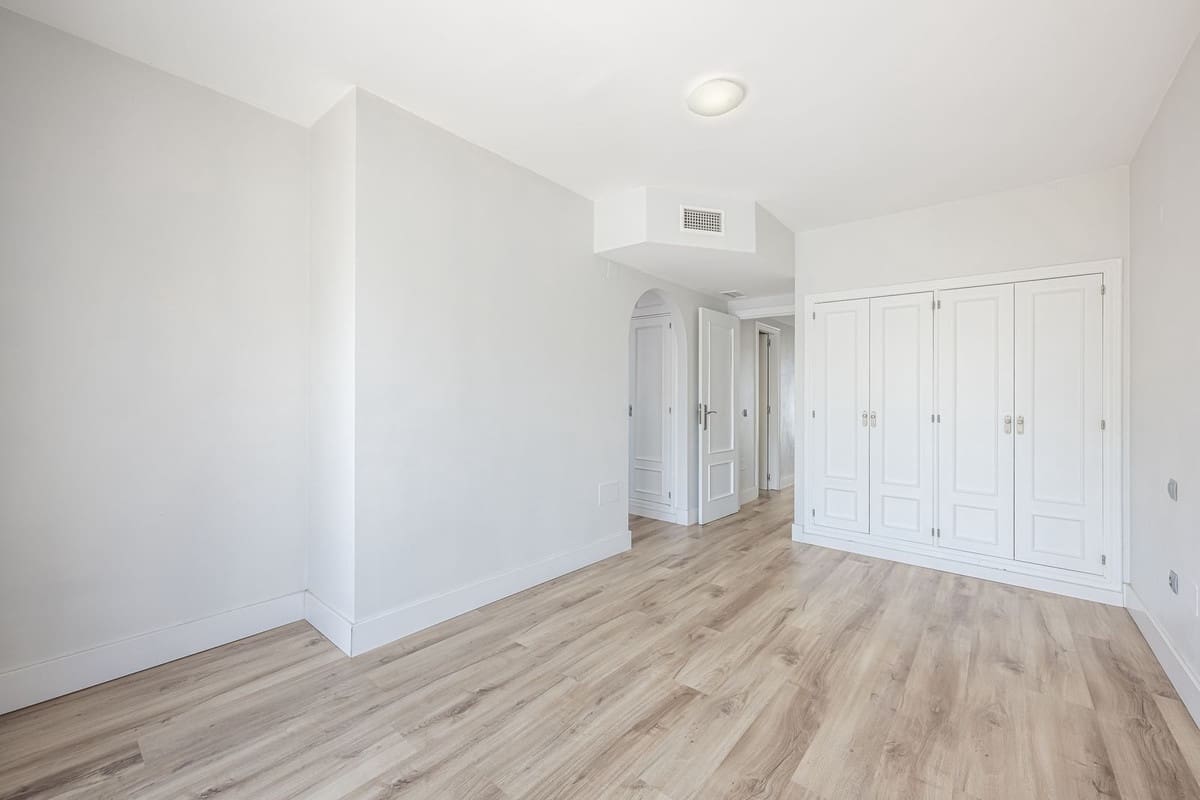 4 chambre Villa/Maison Semi-Mitoyenne à vendre à Marbella avec piscine garage - 795 000 € (Ref: 9540035)