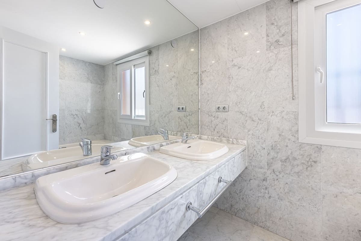 4 chambre Villa/Maison Semi-Mitoyenne à vendre à Marbella avec piscine garage - 795 000 € (Ref: 9540035)