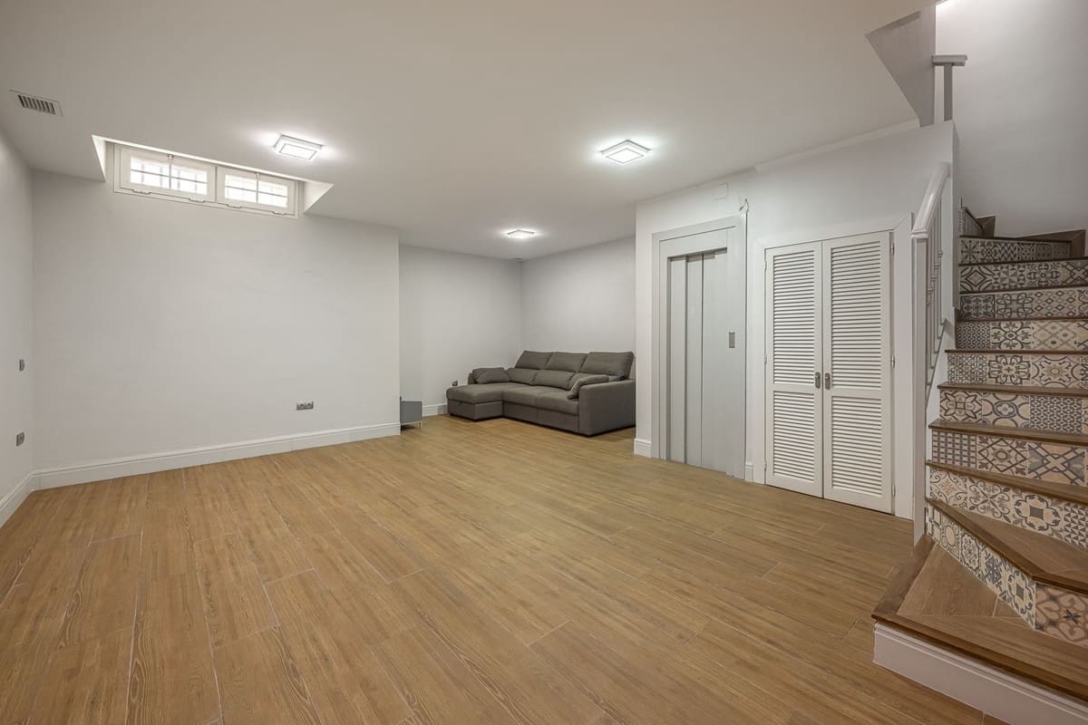 4 chambre Villa/Maison Semi-Mitoyenne à vendre à Marbella avec piscine garage - 795 000 € (Ref: 9540035)