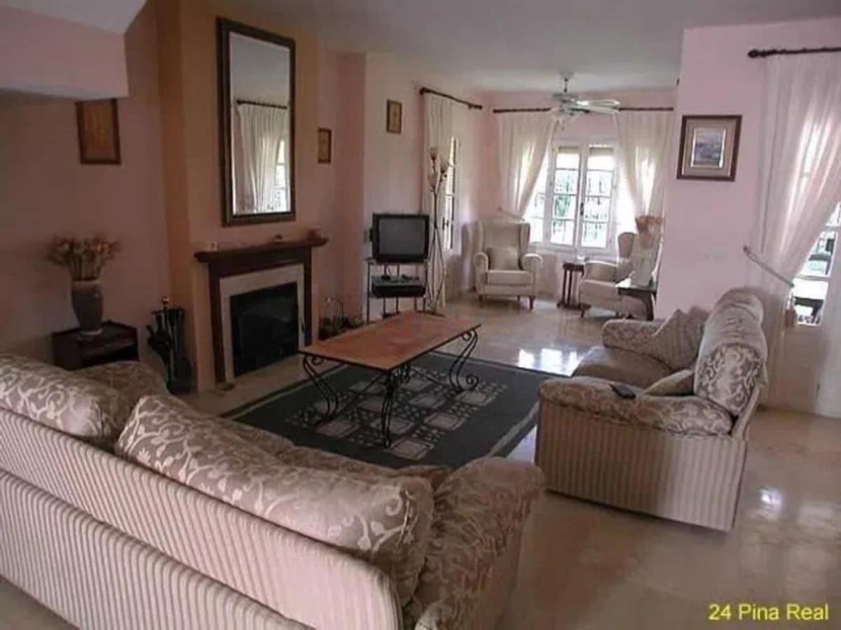 3 bedroom Villa for sale in Estepona with pool garage - € 875,000 (Ref: 9540039)