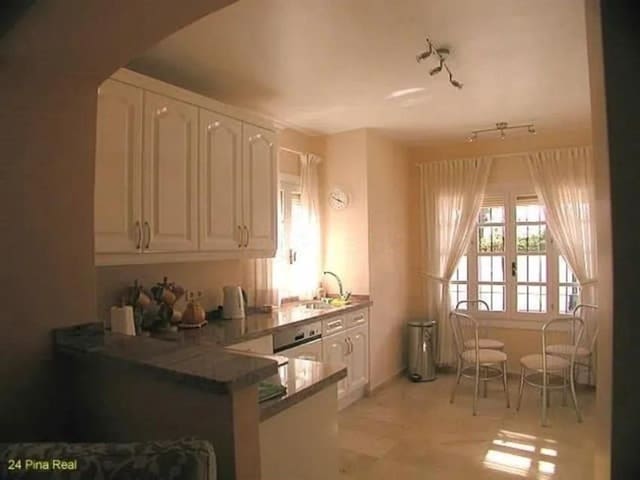 3 bedroom Villa for sale in Centro, Estepona with pool garage - € 875,000 (Ref: 9540039)