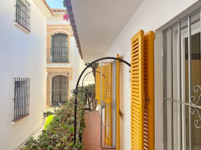 Casa de 4 habitaciones en Marbella en venta - 790.000 € (Ref: 9540040)