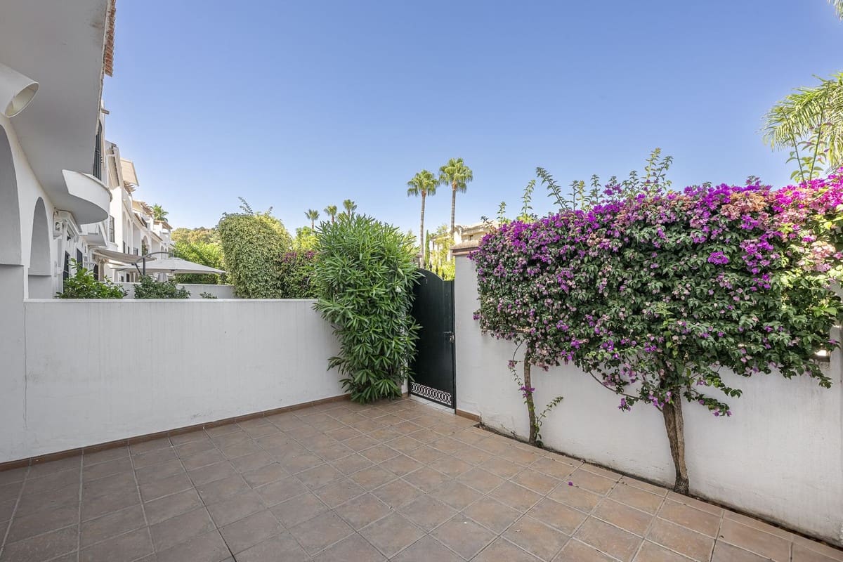 4 slaapkamer Huis te koop in Nueva Andalucia met zwembad garage - € 875.000 (Ref: 9540041)