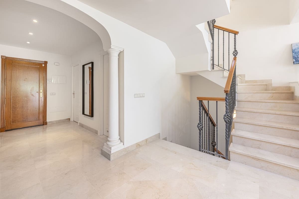 4 slaapkamer Huis te koop in Nueva Andalucia met zwembad garage - € 875.000 (Ref: 9540041)