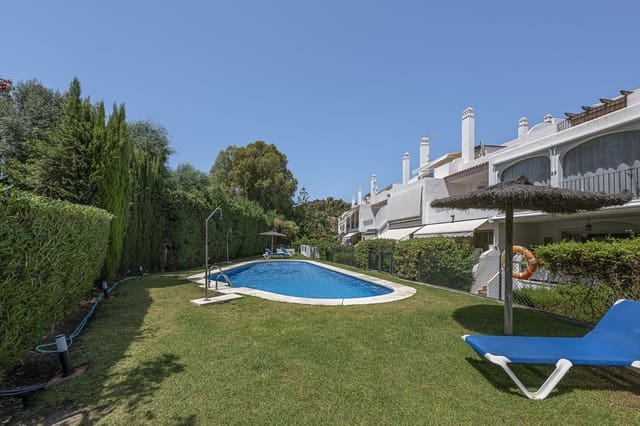 4 quarto Casa em Banda para venda em La Dama de Noche - La Alzambra, Marbella com piscina garagem - 875 000 € (Ref: 9540041)