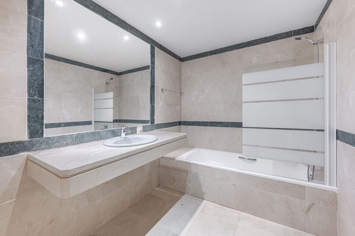 4 slaapkamer Huis te koop in Nueva Andalucia met zwembad garage - € 875.000 (Ref: 9540041)