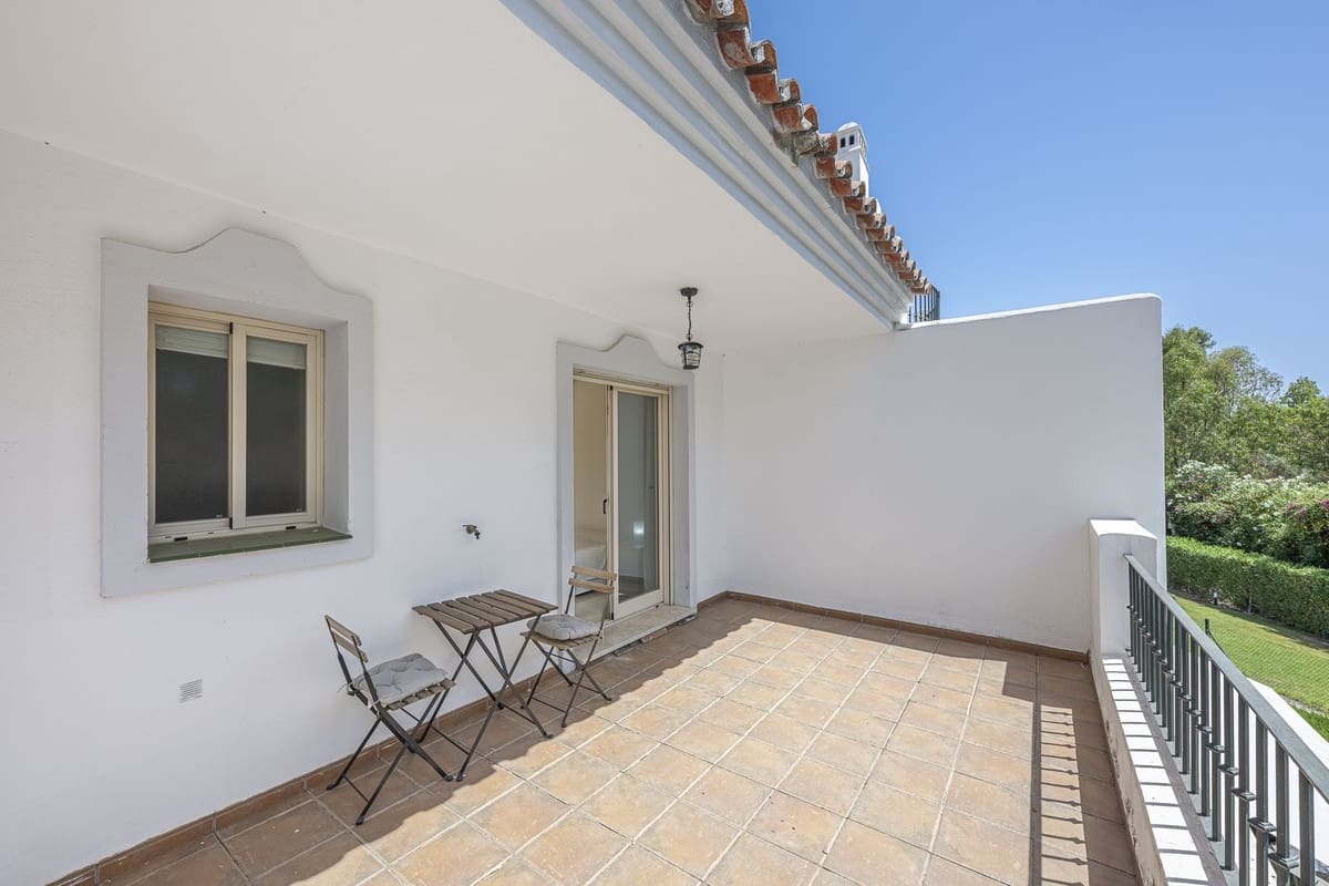 4 slaapkamer Huis te koop in Nueva Andalucia met zwembad garage - € 875.000 (Ref: 9540041)