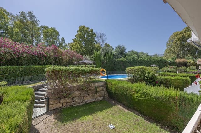 4 quarto Casa em Banda para venda em La Dama de Noche - La Alzambra, Marbella com piscina garagem - 875 000 € (Ref: 9540041)