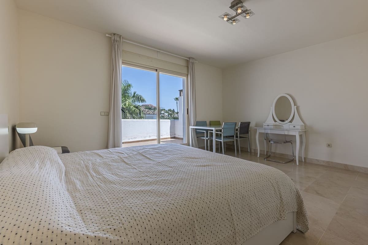 4 slaapkamer Huis te koop in Nueva Andalucia met zwembad garage - € 875.000 (Ref: 9540041)