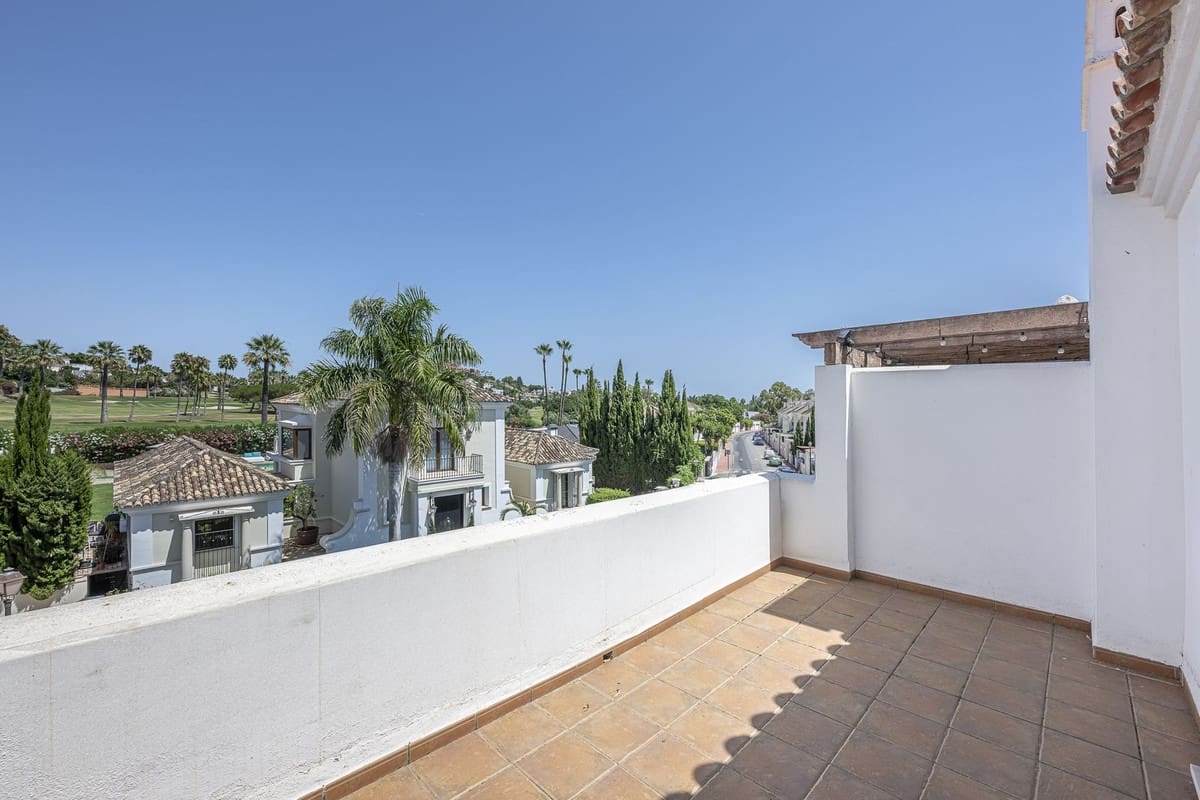 4 slaapkamer Huis te koop in Nueva Andalucia met zwembad garage - € 875.000 (Ref: 9540041)
