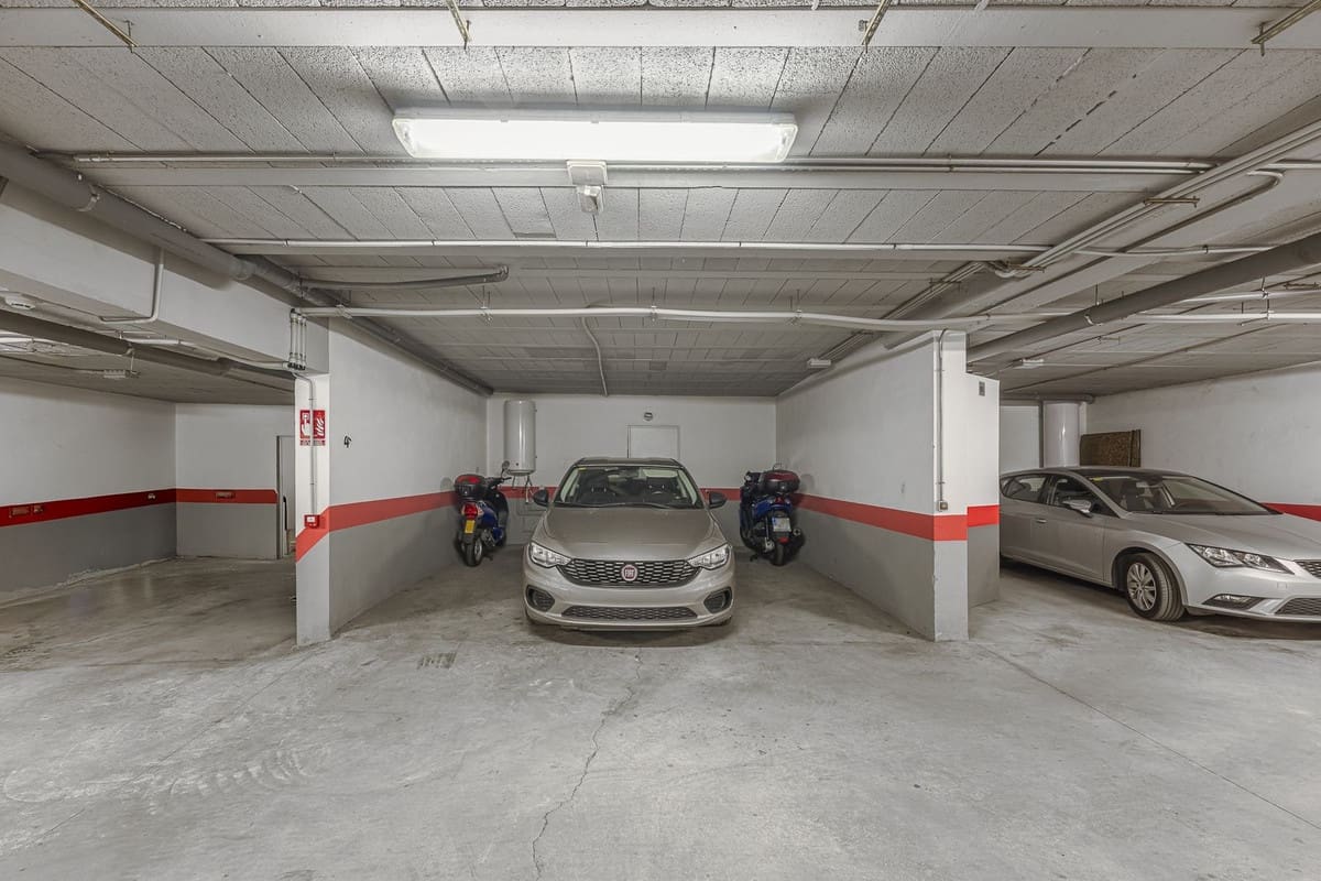 4 slaapkamer Huis te koop in Nueva Andalucia met zwembad garage - € 875.000 (Ref: 9540041)