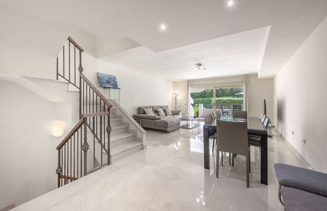 4 slaapkamer Huis te koop in La Dama de Noche - La Alzambra, Marbella met zwembad garage - € 825.000 (Ref: 9540041)