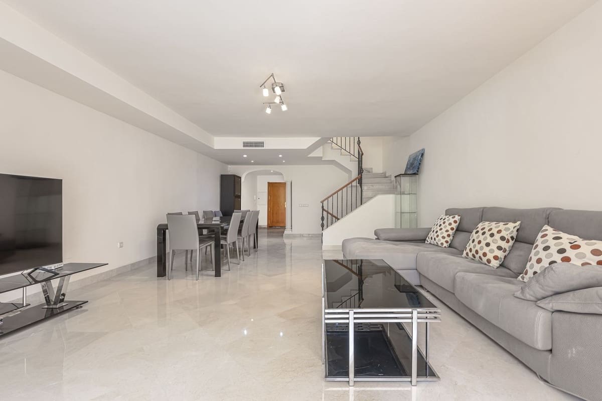 4 slaapkamer Huis te koop in Nueva Andalucia met zwembad garage - € 825.000 (Ref: 9540041)