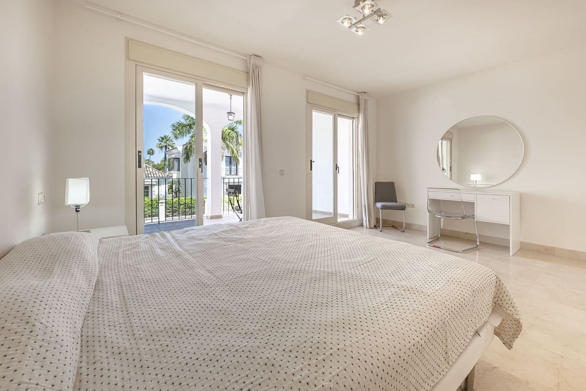 4 slaapkamer Huis te koop in Nueva Andalucia met zwembad garage - € 825.000 (Ref: 9540041)