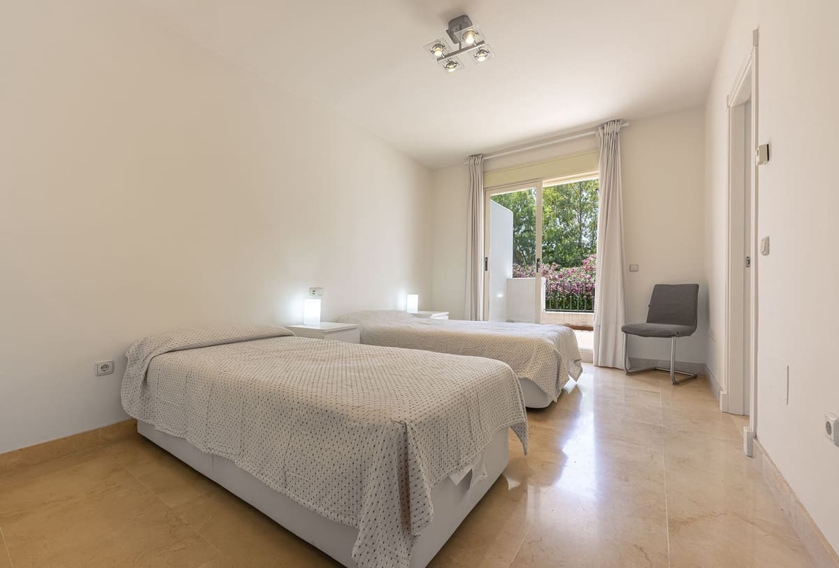 4 slaapkamer Huis te koop in Nueva Andalucia met zwembad garage - € 825.000 (Ref: 9540041)