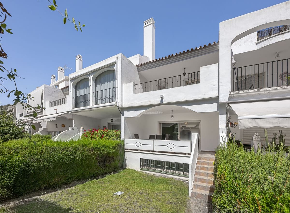 4 slaapkamer Huis te koop in Nueva Andalucia met zwembad garage - € 825.000 (Ref: 9540041)