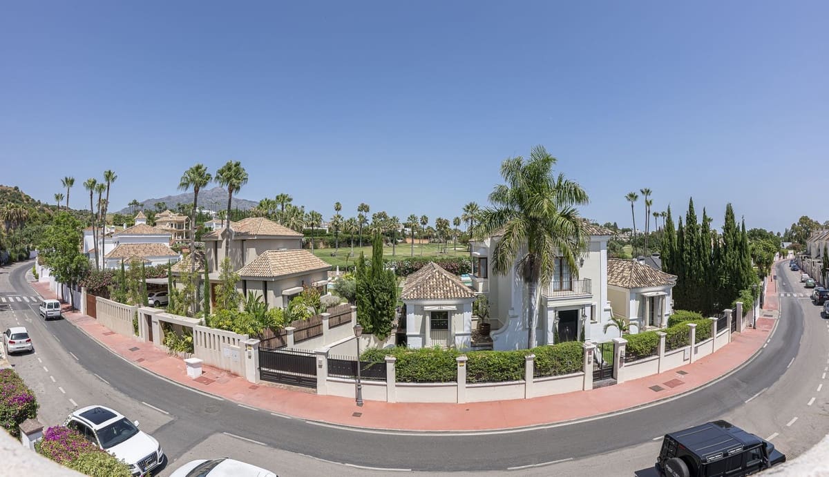 4 slaapkamer Huis te koop in Nueva Andalucia met zwembad garage - € 825.000 (Ref: 9540041)