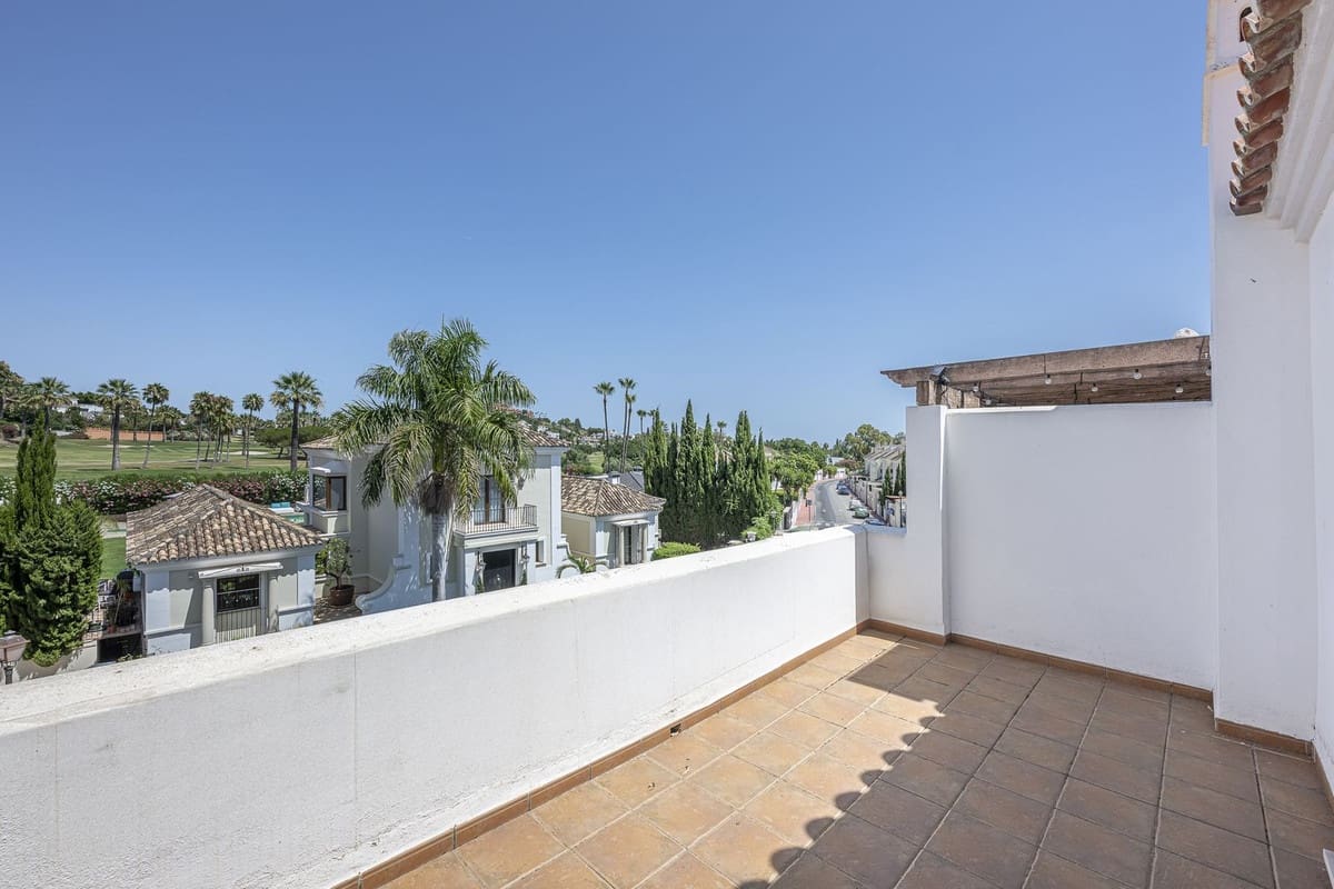 4 slaapkamer Huis te koop in Nueva Andalucia met zwembad garage - € 825.000 (Ref: 9540041)