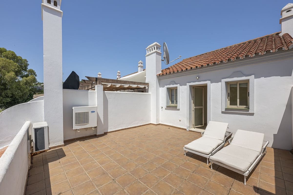 4 slaapkamer Huis te koop in Nueva Andalucia met zwembad garage - € 825.000 (Ref: 9540041)
