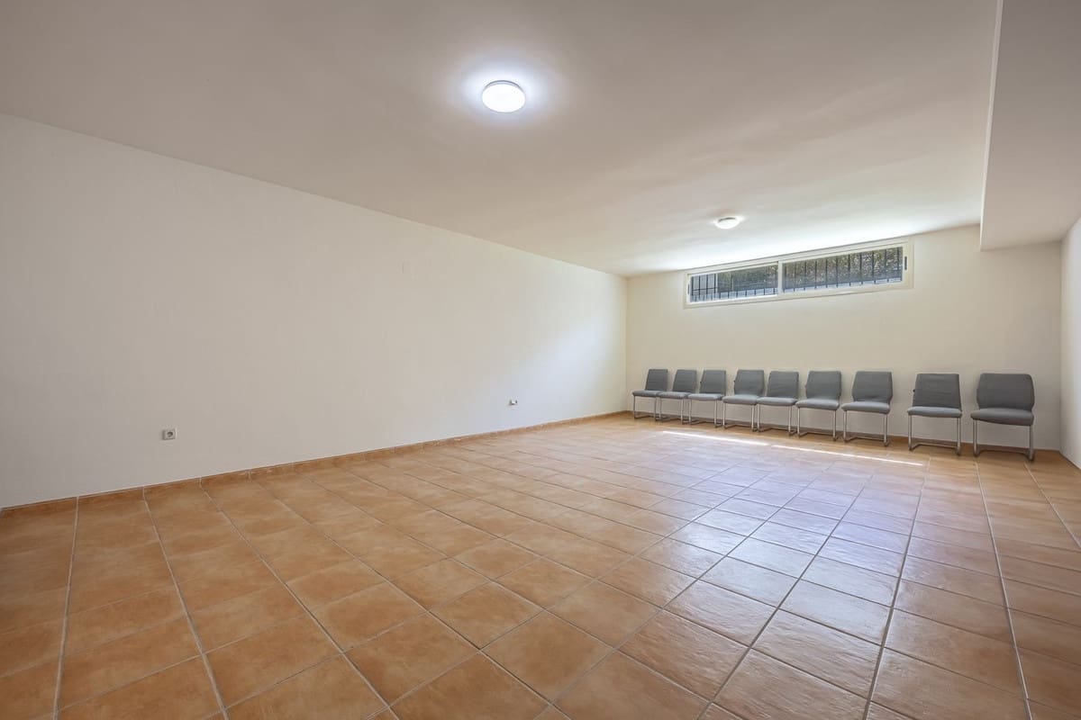 4 slaapkamer Huis te koop in Nueva Andalucia met zwembad garage - € 825.000 (Ref: 9540041)