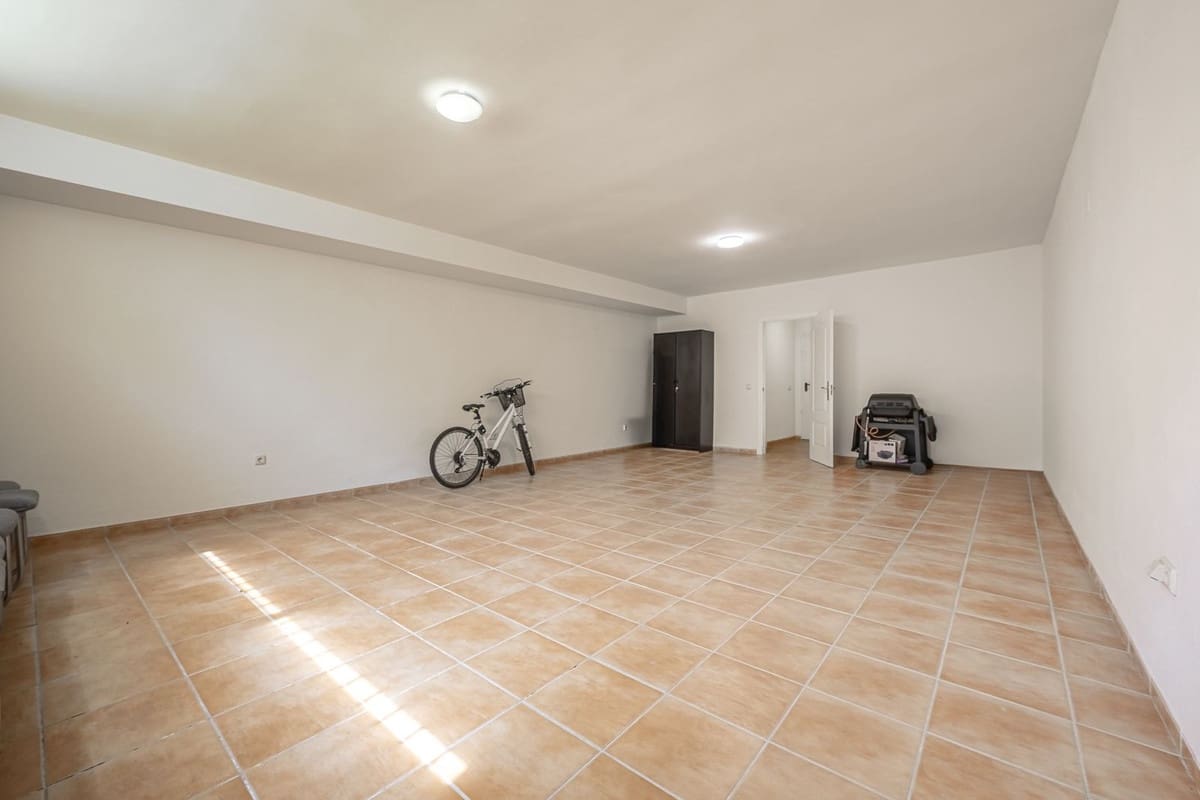 4 slaapkamer Huis te koop in Nueva Andalucia met zwembad garage - € 825.000 (Ref: 9540041)