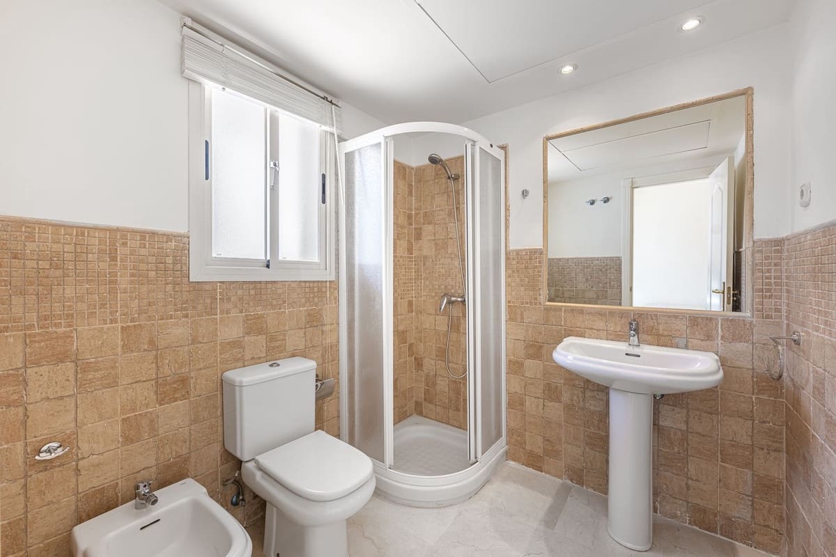 4 slaapkamer Huis te koop in Nueva Andalucia met zwembad garage - € 825.000 (Ref: 9540041)