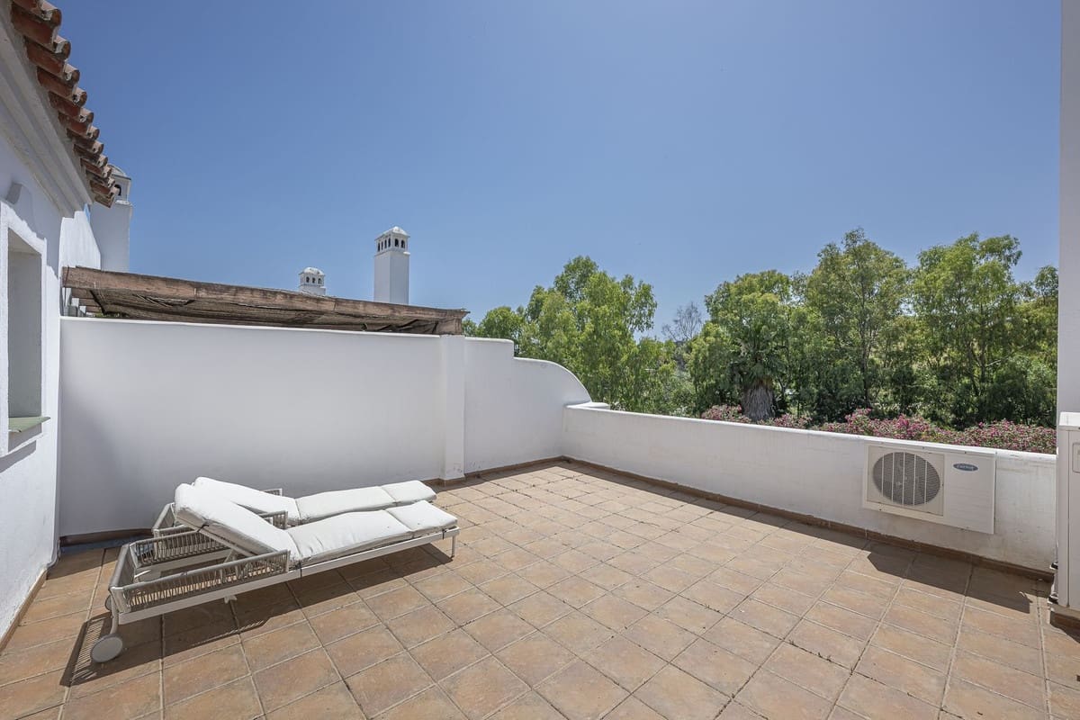 4 slaapkamer Huis te koop in Nueva Andalucia met zwembad garage - € 825.000 (Ref: 9540041)