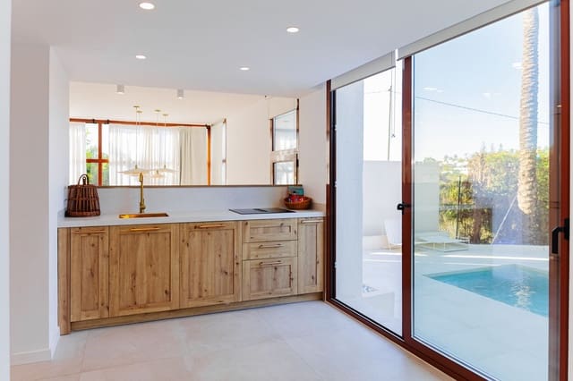 5 sypialnia Dom na sprzedaż w Cancelada, Estepona z garażem - 875 000 € (Ref: 9540042)