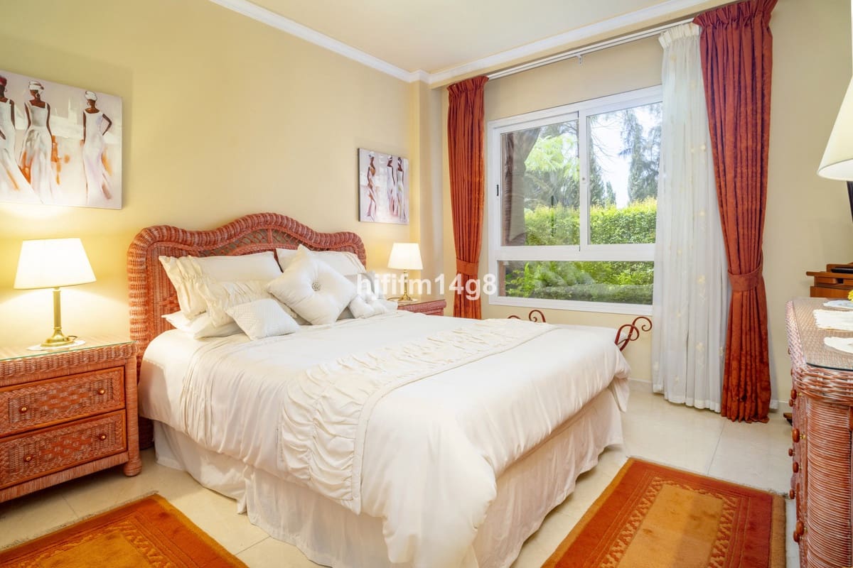 2 slaapkamer Appartement te koop in Puerto Banus met zwembad - € 879.000 (Ref: 9540043)