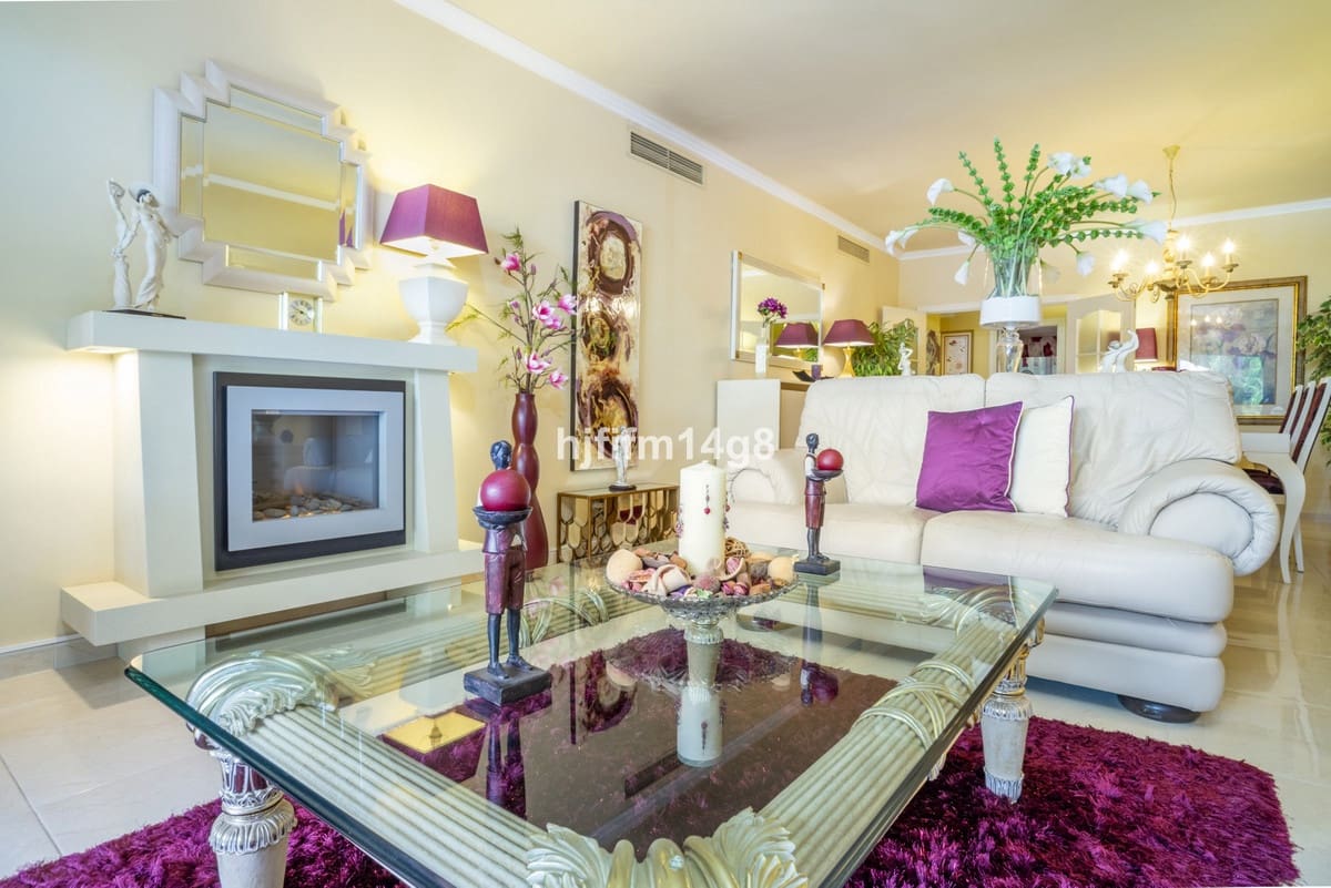 2 slaapkamer Appartement te koop in Puerto Banus met zwembad - € 879.000 (Ref: 9540043)