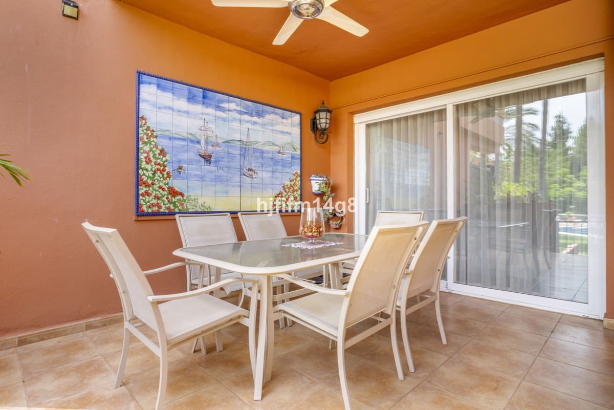 2 slaapkamer Appartement te koop in Puerto Banus met zwembad - € 879.000 (Ref: 9540043)