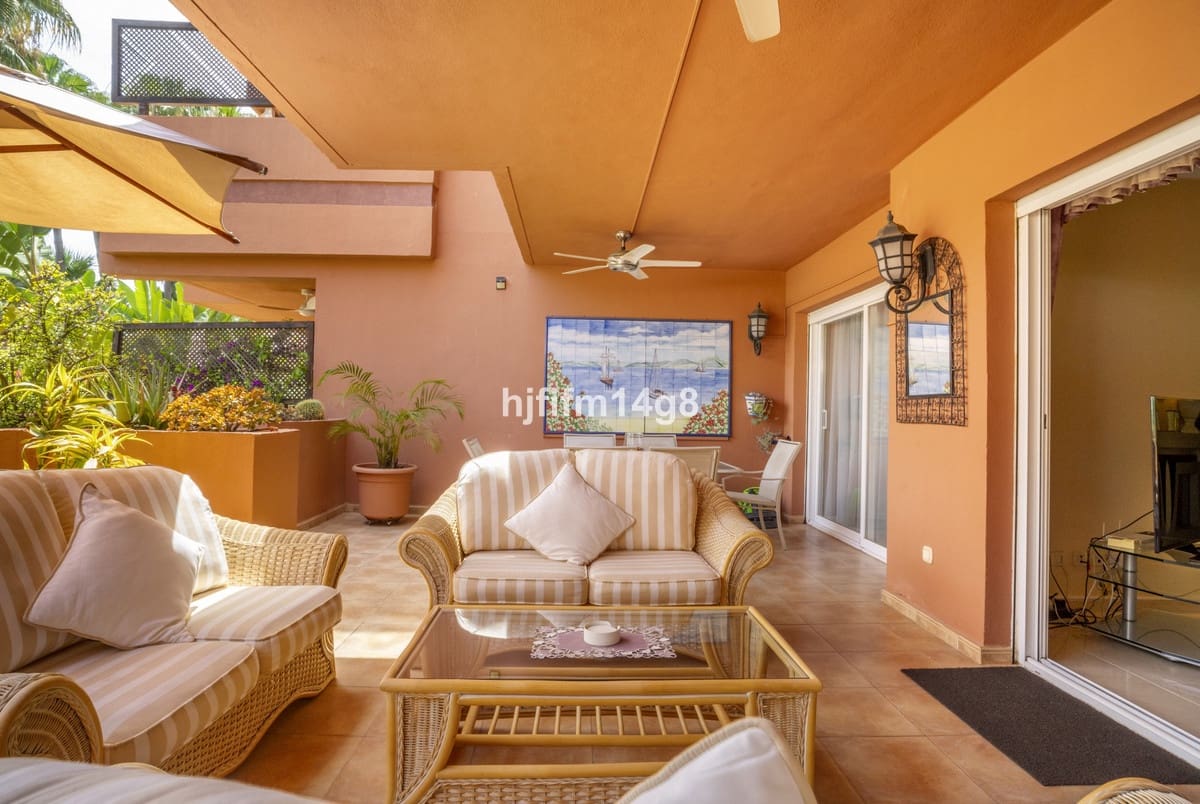 2 slaapkamer Appartement te koop in Puerto Banus met zwembad - € 879.000 (Ref: 9540043)