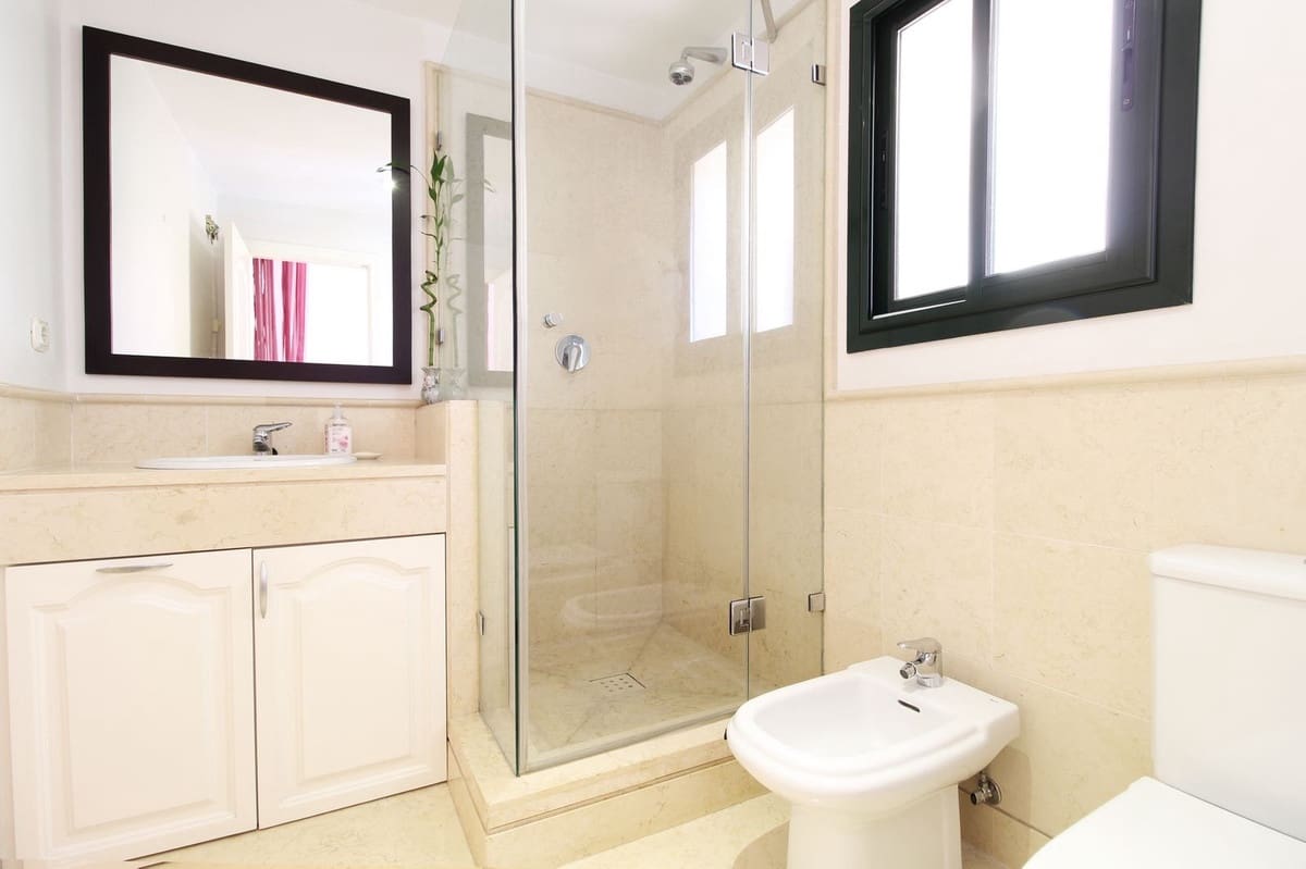 Apartamento de 3 habitaciones en Benahavís en venta con piscina - 880.000 € (Ref: 9540044)