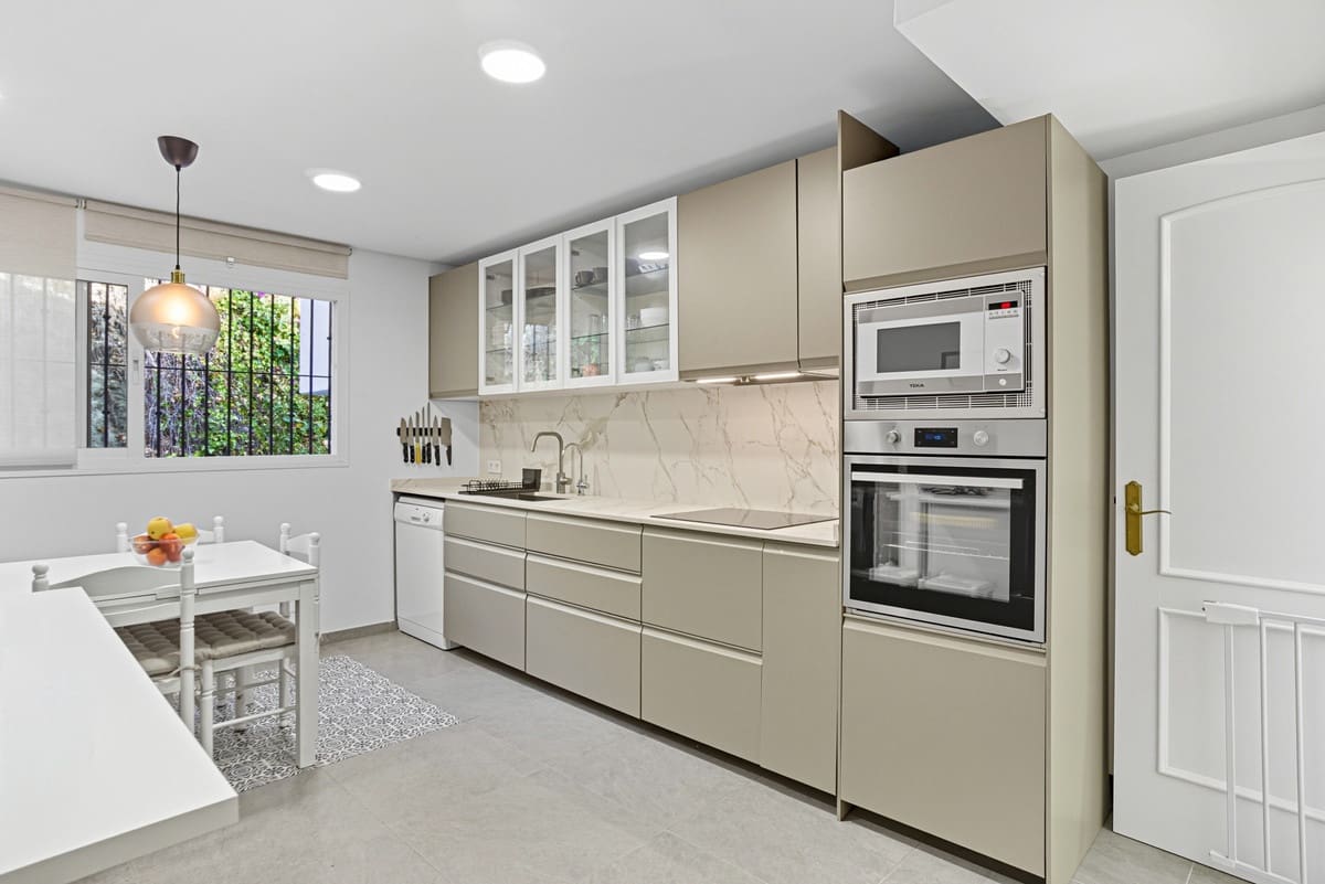 3 quarto Casa em Banda para venda em Golden Mile com piscina - 880 000 € (Ref: 9540046)