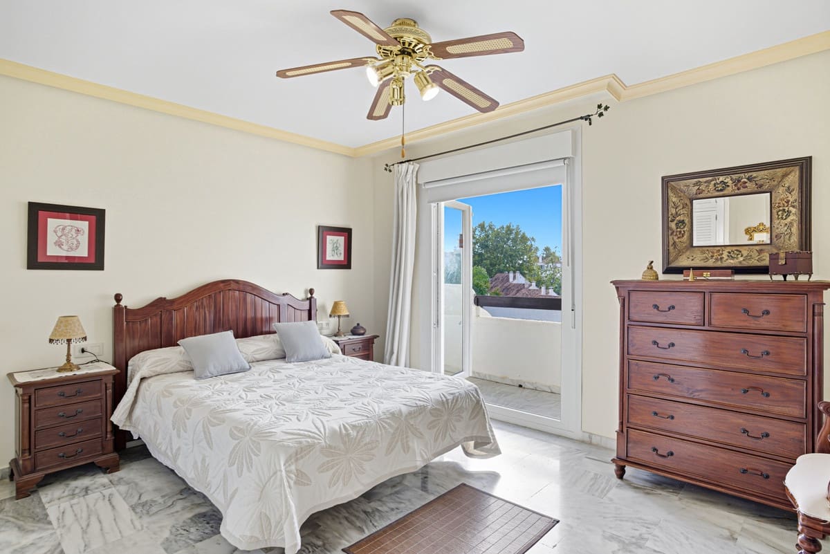 3 quarto Casa em Banda para venda em Golden Mile com piscina - 880 000 € (Ref: 9540046)