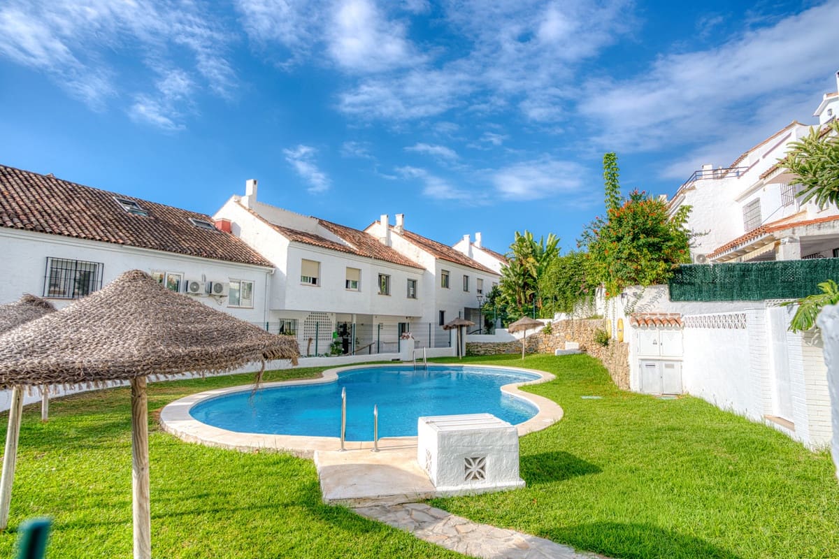 3 quarto Casa em Banda para venda em Golden Mile com piscina - 880 000 € (Ref: 9540046)