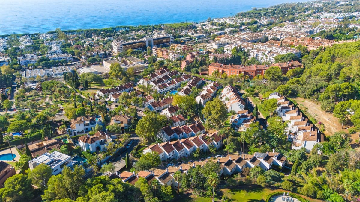 3 quarto Casa em Banda para venda em Golden Mile com piscina - 880 000 € (Ref: 9540046)