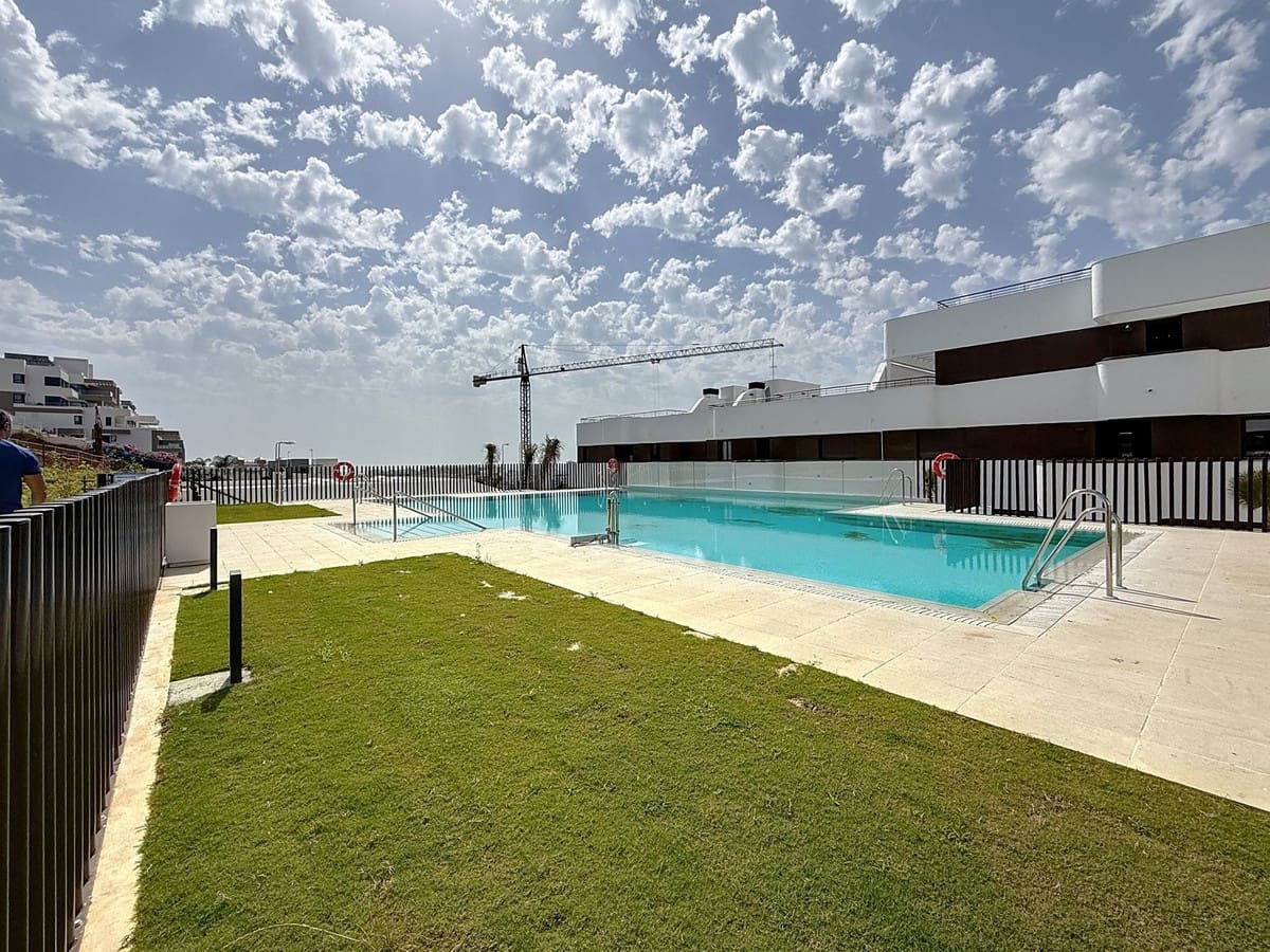 Apartamento de 4 habitaciones en Estepona en venta con piscina - 890.000 € (Ref: 9540049)