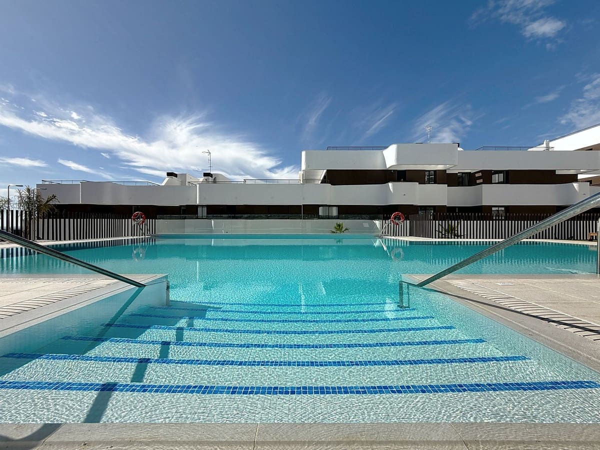 Apartamento de 4 habitaciones en Estepona en venta con piscina - 890.000 € (Ref: 9540049)