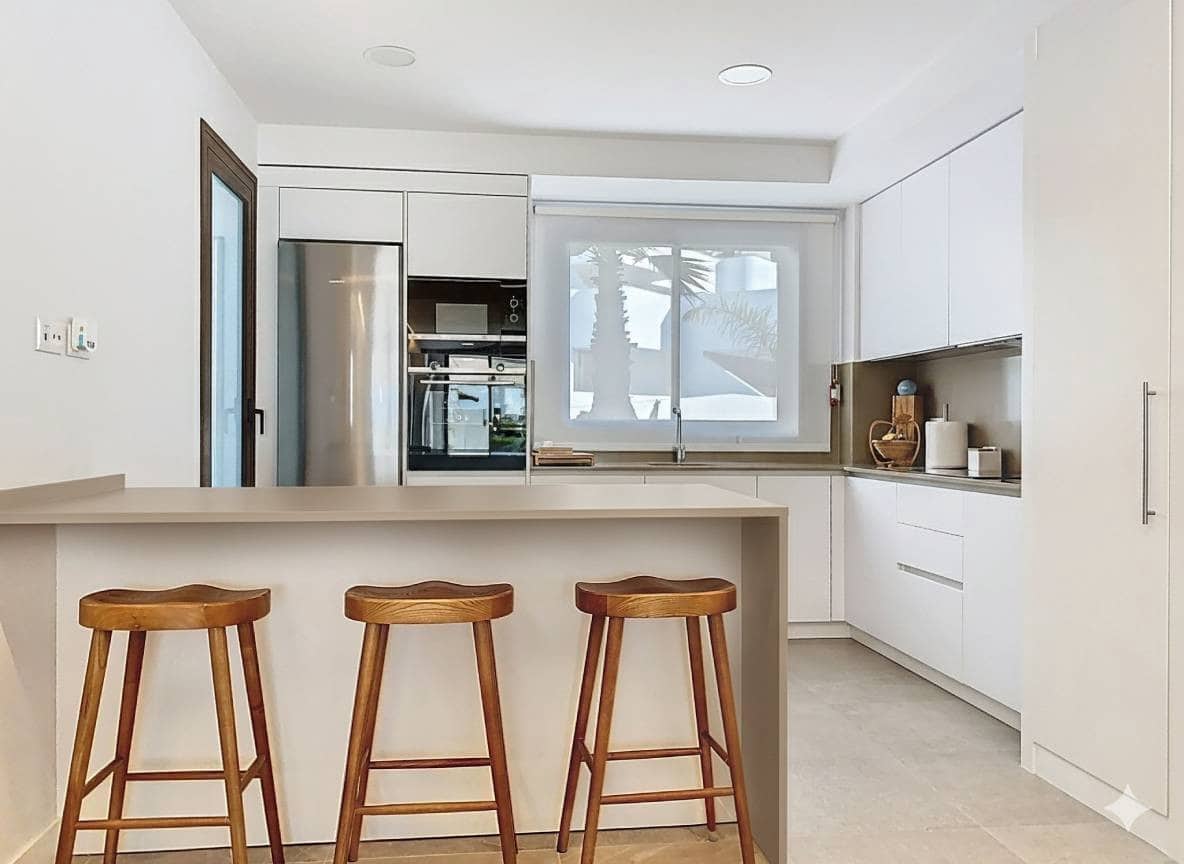 Apartamento de 4 habitaciones en Estepona en venta con piscina - 890.000 € (Ref: 9540050)