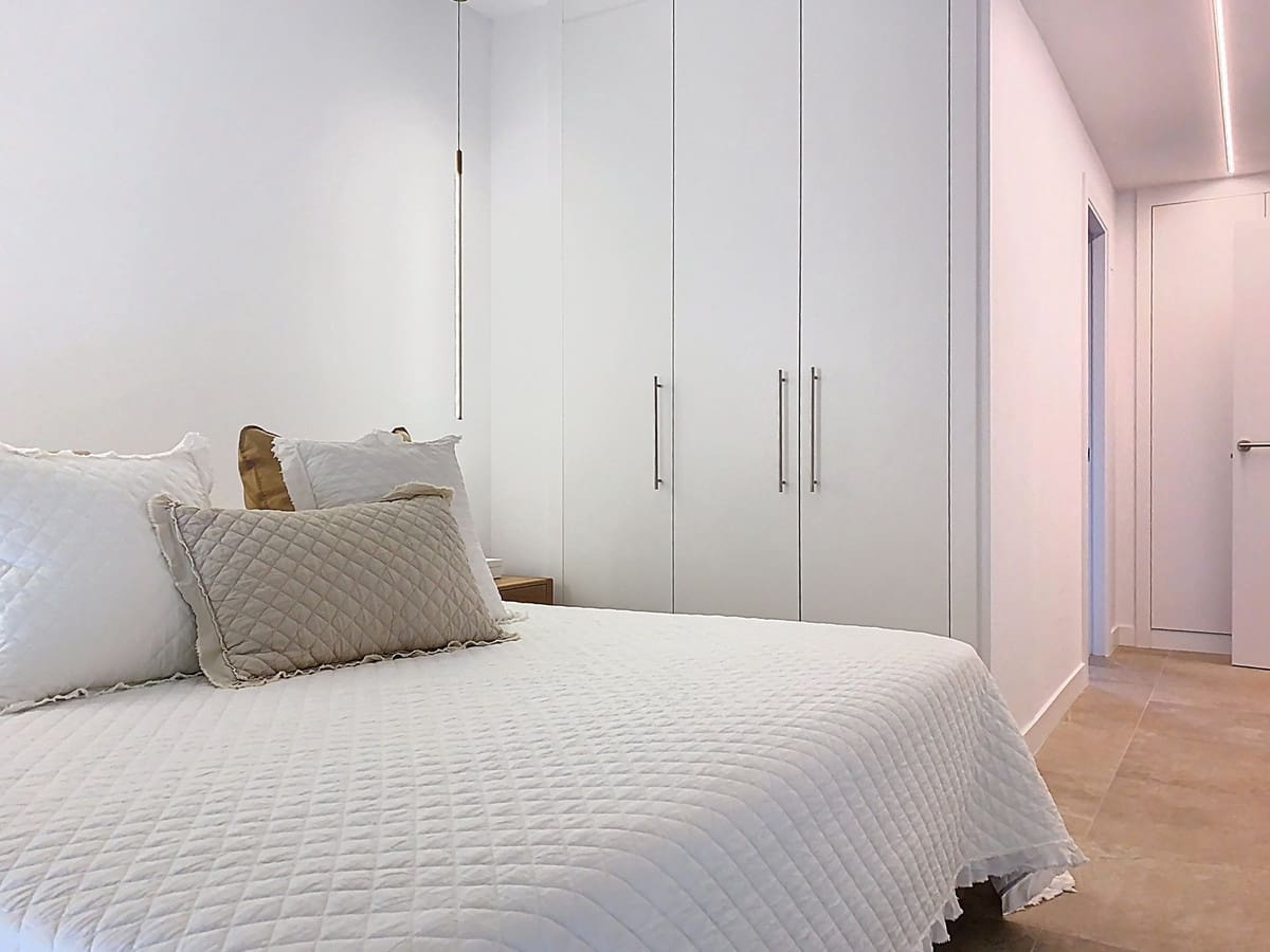 Apartamento de 4 habitaciones en Estepona en venta con piscina - 890.000 € (Ref: 9540050)