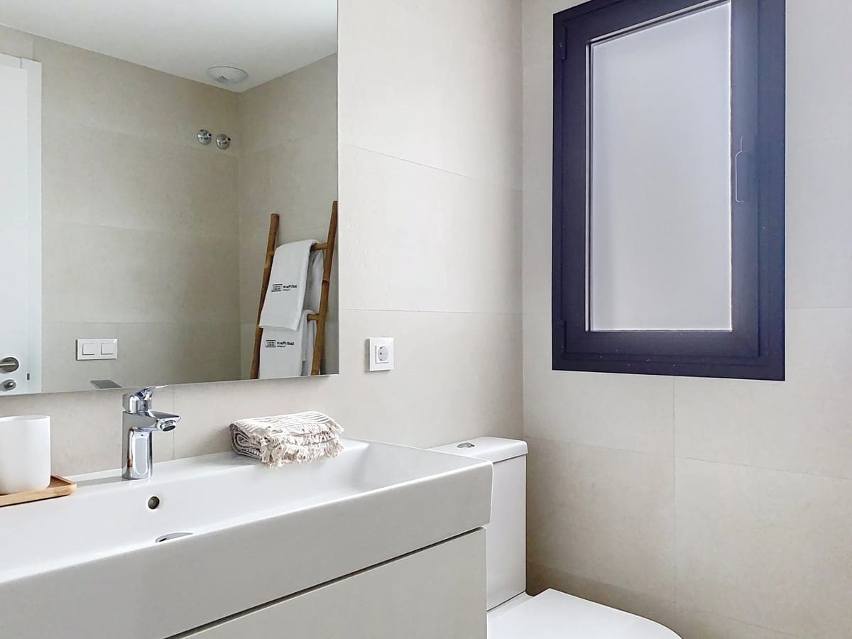 Apartamento de 4 habitaciones en Estepona en venta con piscina - 890.000 € (Ref: 9540050)