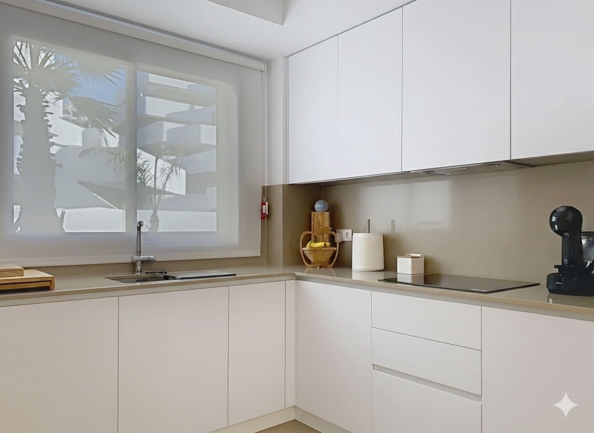 Apartamento de 4 habitaciones en Estepona en venta con piscina - 890.000 € (Ref: 9540050)