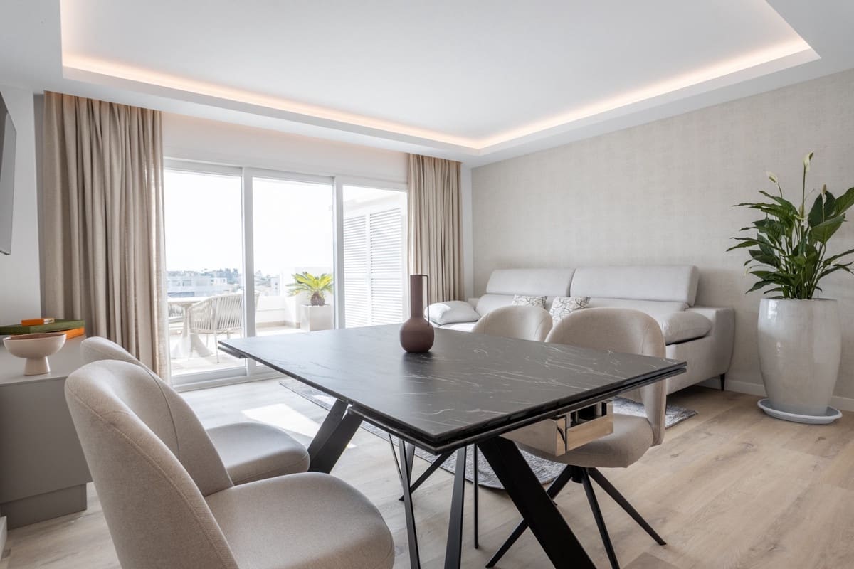 2 soverom Leilighet til salgs i Nueva Andalucia med svømmebasseng - € 890 000 (Ref: 9540051)