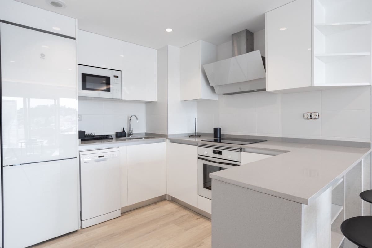 2 soverom Leilighet til salgs i Nueva Andalucia med svømmebasseng - € 890 000 (Ref: 9540051)