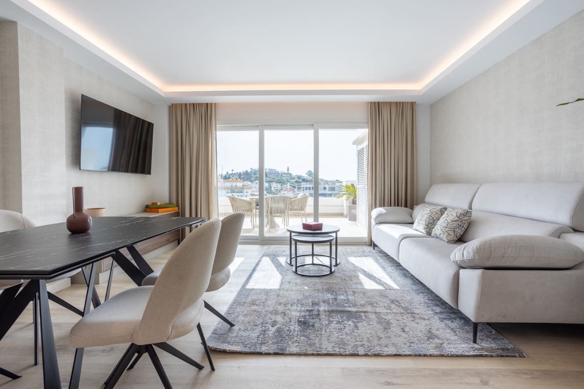 2 soverom Leilighet til salgs i Nueva Andalucia med svømmebasseng - € 890 000 (Ref: 9540051)