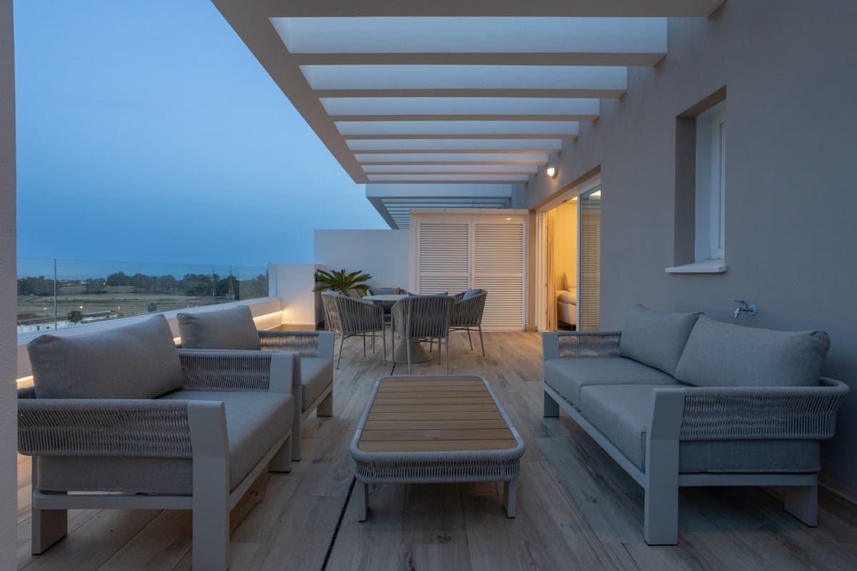 2 soverom Leilighet til salgs i Nueva Andalucia med svømmebasseng - € 890 000 (Ref: 9540051)