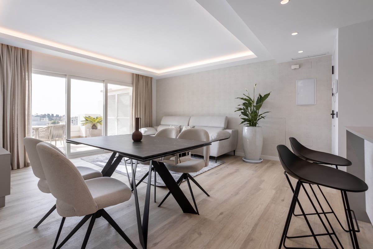 2 soverom Leilighet til salgs i Nueva Andalucia med svømmebasseng - € 890 000 (Ref: 9540051)